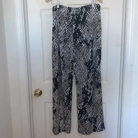 Ellen Tracy Animal Printed Flared Pants - Picture 2 of 5